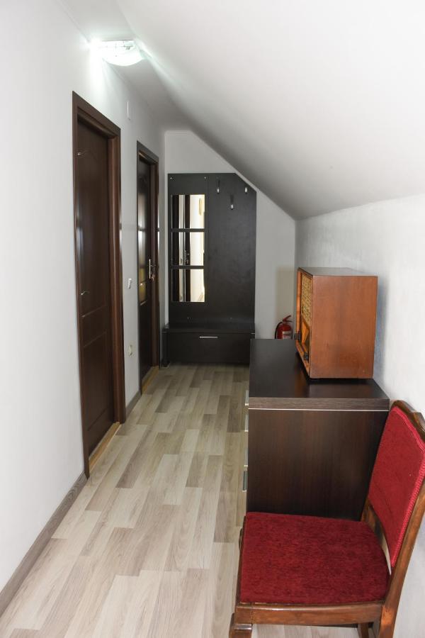 Готель Tomis House Куртя-де-Арджеш Екстер'єр фото