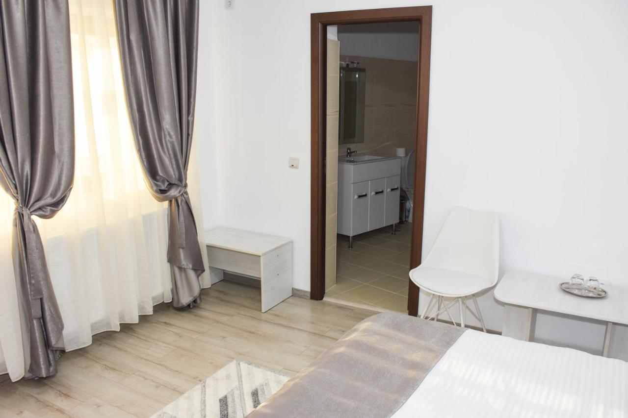 Готель Tomis House Куртя-де-Арджеш Екстер'єр фото