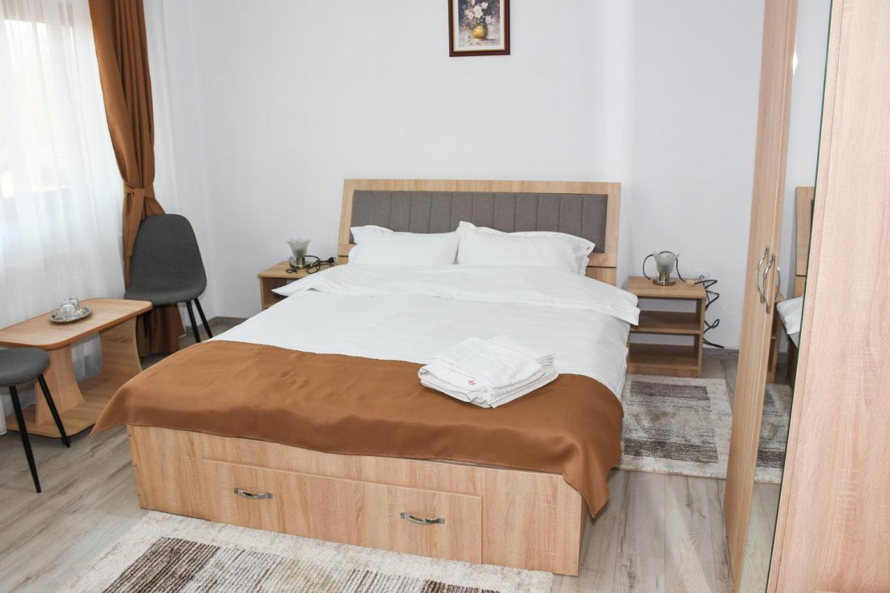 Готель Tomis House Куртя-де-Арджеш Екстер'єр фото