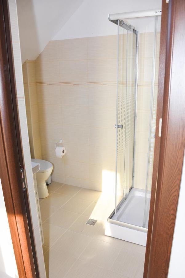 Готель Tomis House Куртя-де-Арджеш Екстер'єр фото