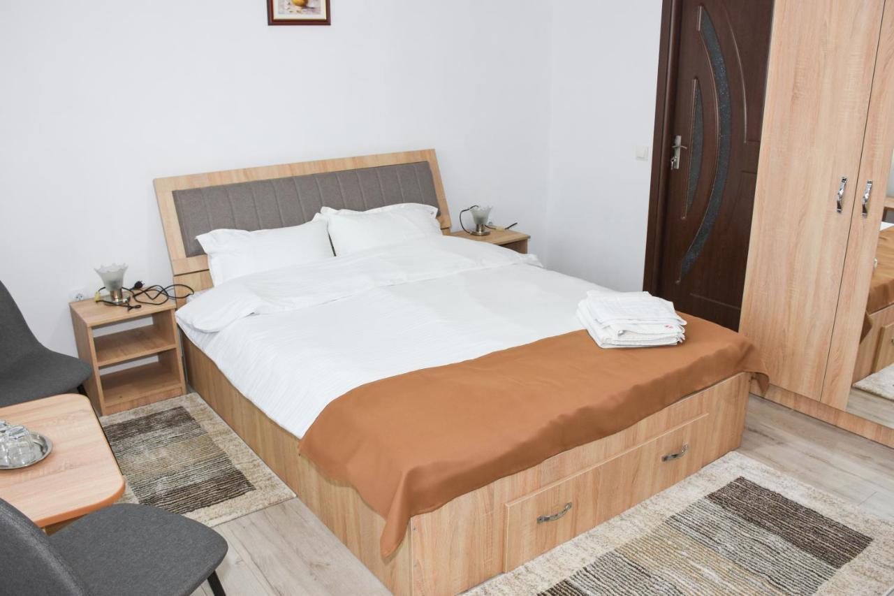 Готель Tomis House Куртя-де-Арджеш Екстер'єр фото