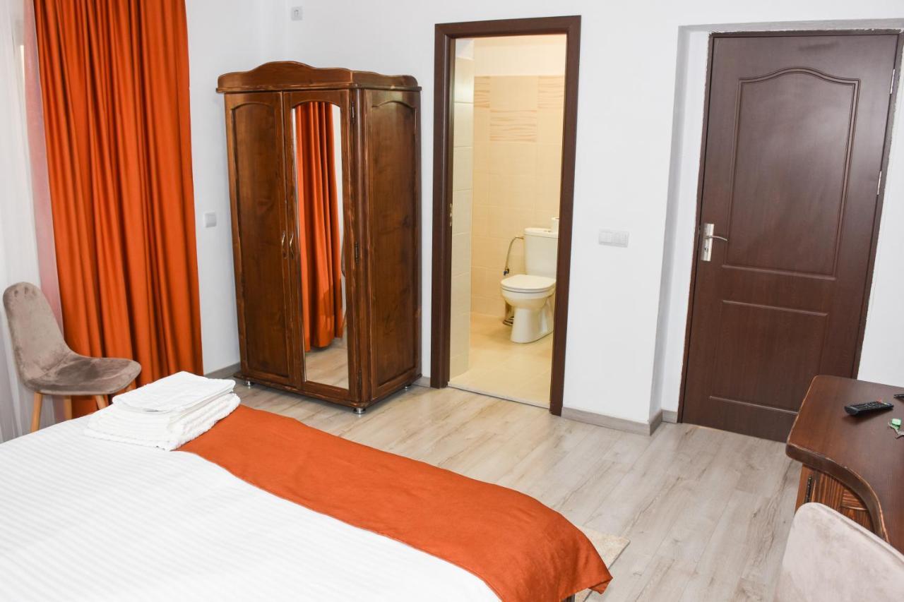 Готель Tomis House Куртя-де-Арджеш Екстер'єр фото