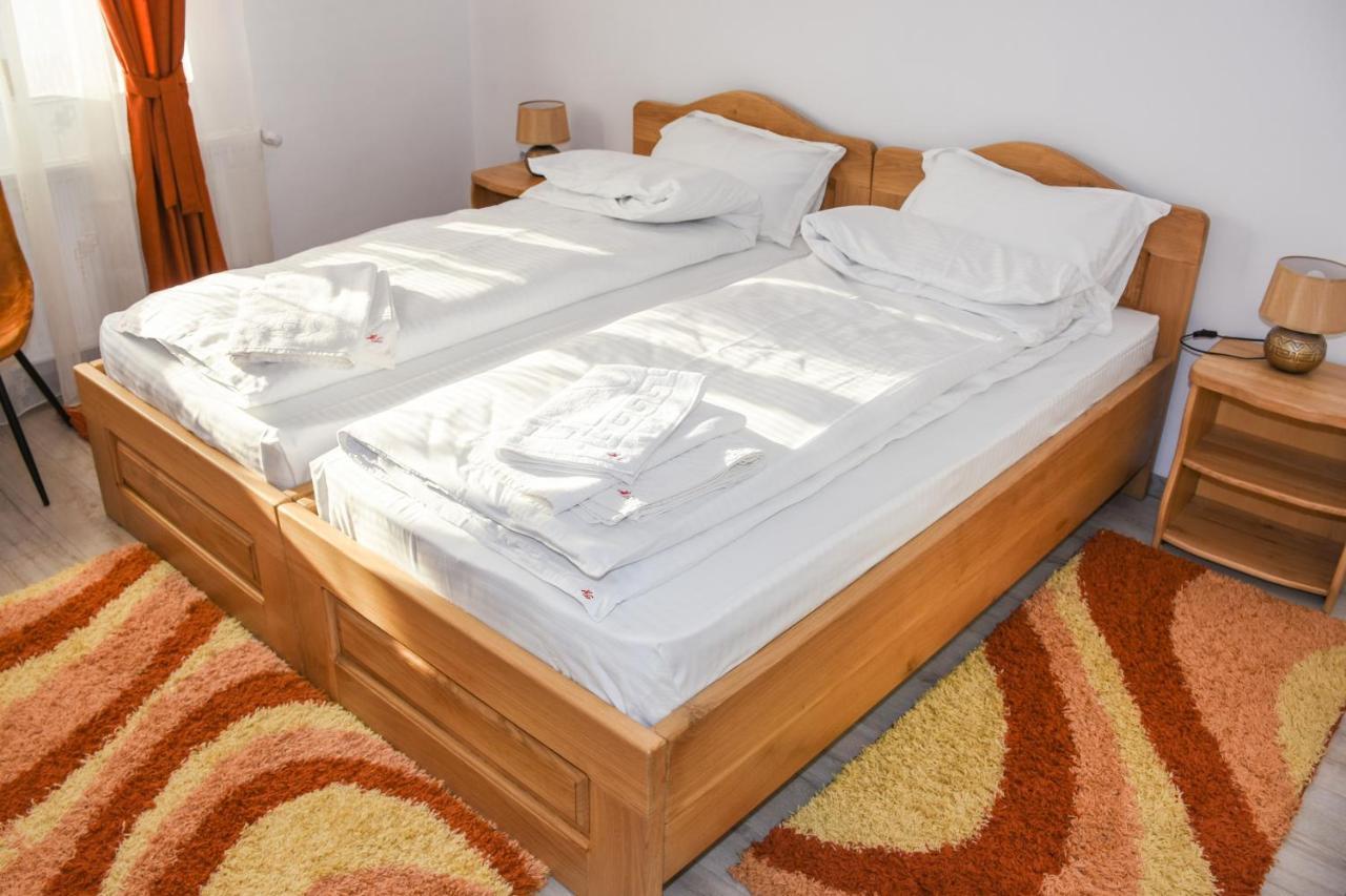 Готель Tomis House Куртя-де-Арджеш Екстер'єр фото