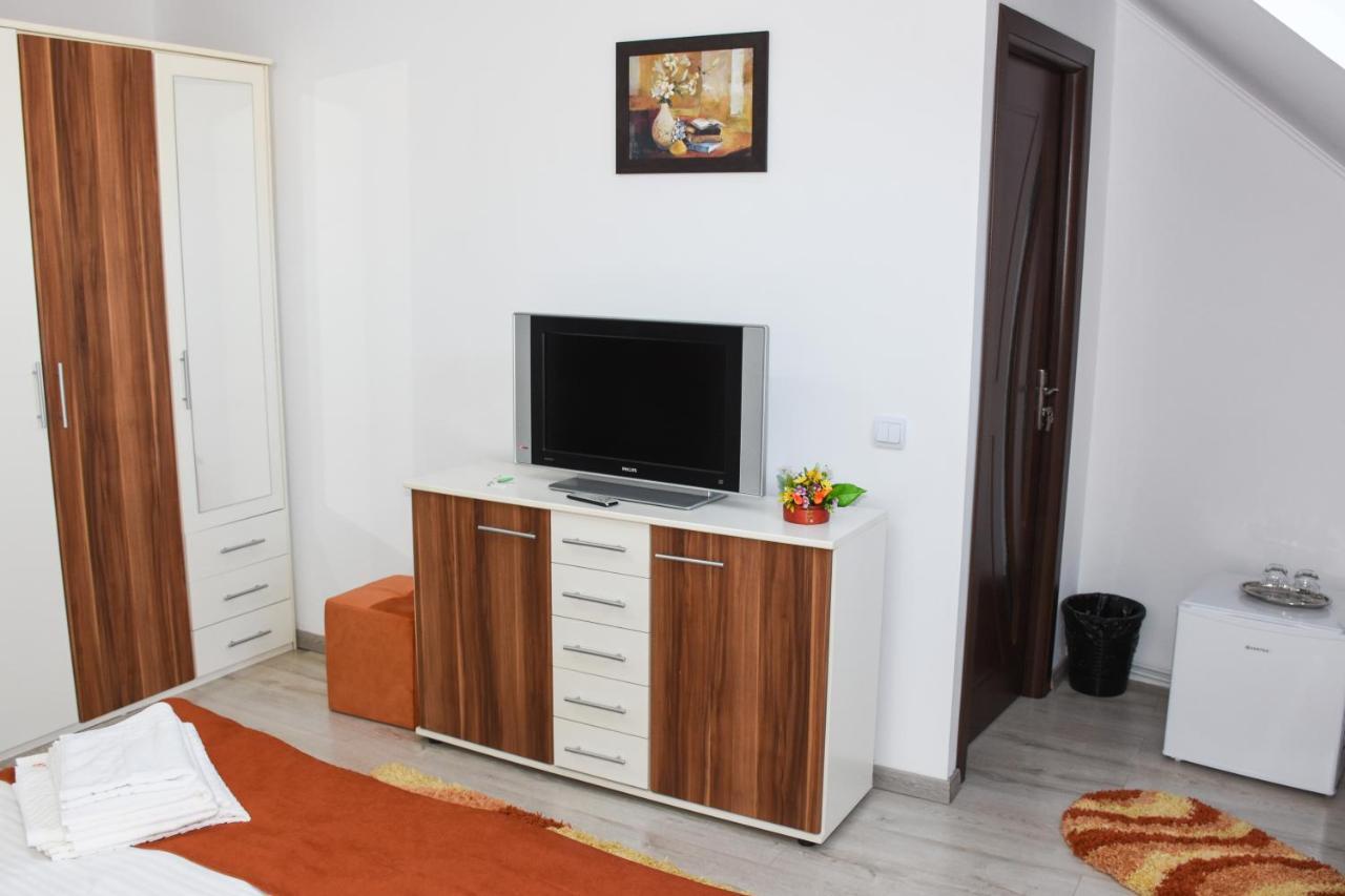 Готель Tomis House Куртя-де-Арджеш Екстер'єр фото