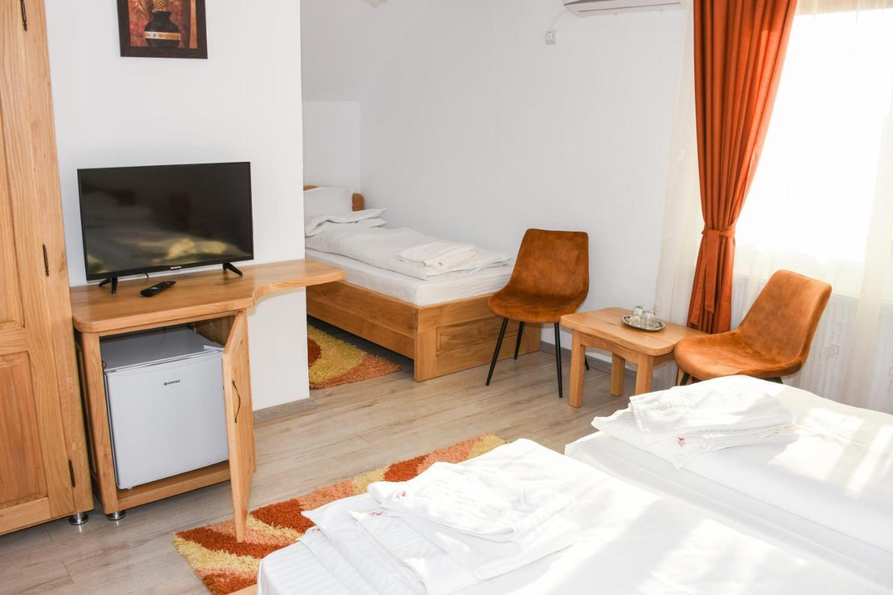 Готель Tomis House Куртя-де-Арджеш Екстер'єр фото