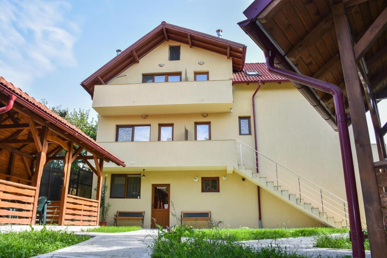 Готель Tomis House Куртя-де-Арджеш Екстер'єр фото